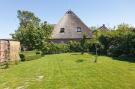 FerienhausNiederlande - : 13-17 pax holiday home with separated apartments a